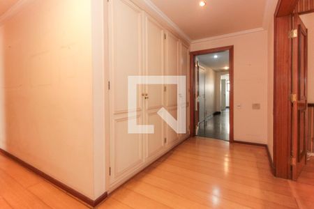 Apartamento à venda com 390m², 4 quartos e 5 vagas Apartamento à venda com 390m², 4 quartos e 5 vagasCorredor