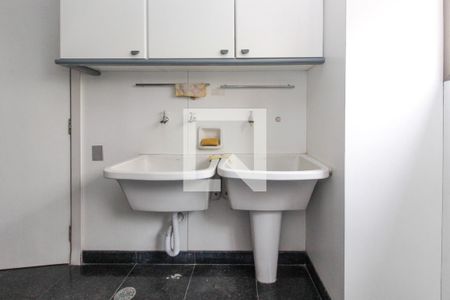 Apartamento à venda com 390m², 4 quartos e 5 vagas Apartamento à venda com 390m², 4 quartos e 5 vagasÁrea de serviço