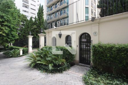 Apartamento à venda com 390m², 4 quartos e 5 vagas Apartamento à venda com 390m², 4 quartos e 5 vagasFachada