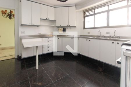 Apartamento à venda com 390m², 4 quartos e 5 vagas Apartamento à venda com 390m², 4 quartos e 5 vagasCozinha
