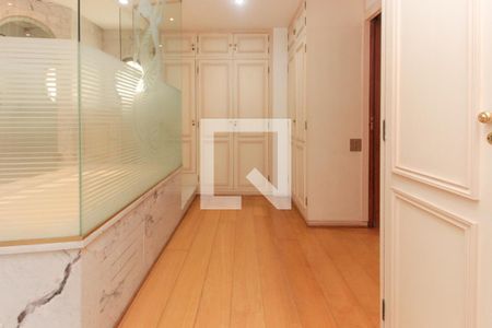 Apartamento à venda com 390m², 4 quartos e 5 vagas Apartamento à venda com 390m², 4 quartos e 5 vagasSuíte 4