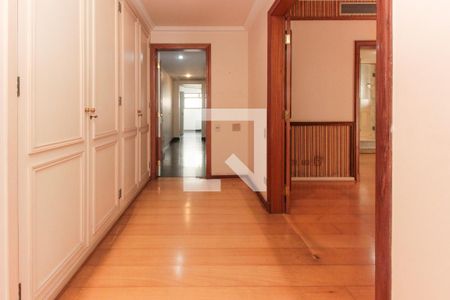 Apartamento à venda com 390m², 4 quartos e 5 vagas Apartamento à venda com 390m², 4 quartos e 5 vagasCorredor