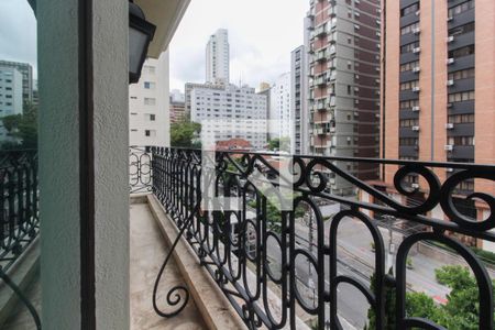 Apartamento à venda com 390m², 4 quartos e 5 vagas Apartamento à venda com 390m², 4 quartos e 5 vagasVista