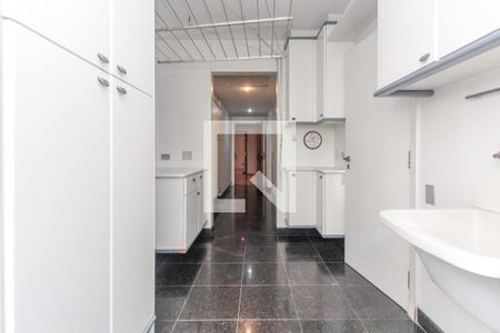 Apartamento à venda com 390m², 4 quartos e 5 vagas Apartamento à venda com 390m², 4 quartos e 5 vagasÁrea de serviço