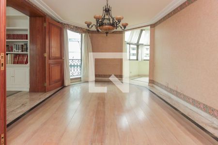 Apartamento à venda com 390m², 4 quartos e 5 vagas Apartamento à venda com 390m², 4 quartos e 5 vagasSala de jantar