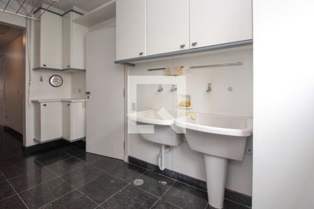 Apartamento à venda com 390m², 4 quartos e 5 vagas Apartamento à venda com 390m², 4 quartos e 5 vagasÁrea de serviço