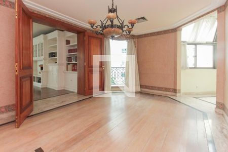 Apartamento à venda com 390m², 4 quartos e 5 vagas Apartamento à venda com 390m², 4 quartos e 5 vagasSala de jantar