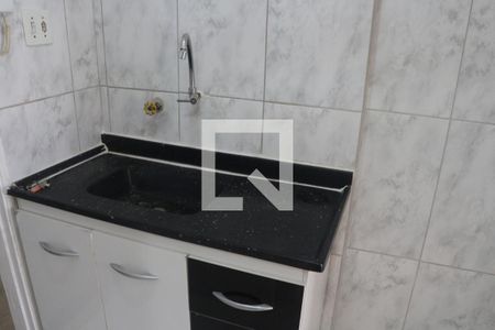 Cozinha de apartamento para alugar com 1 quarto, 25m² em Centro, São Vicente