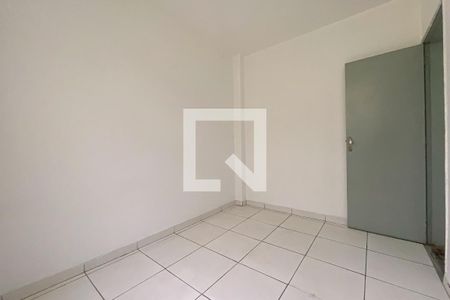 Quarto 1 de apartamento para alugar com 2 quartos, 50m² em Parada de Lucas, Rio de Janeiro