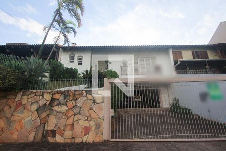 Casa à venda com 200m², 5 quartos e 4 vagas Casa à venda com 200m², 5 quartos e 4 vagasFACHADA