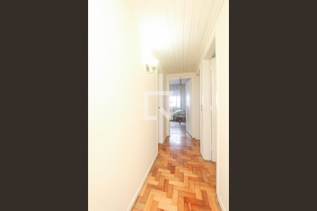 Casa à venda com 200m², 5 quartos e 4 vagas Casa à venda com 200m², 5 quartos e 4 vagasCORREDOR