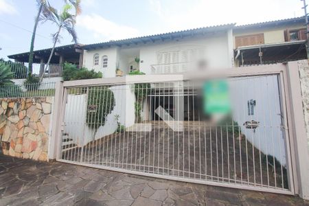 Casa à venda com 200m², 5 quartos e 4 vagas Casa à venda com 200m², 5 quartos e 4 vagasFACHADA