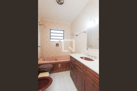 Casa à venda com 200m², 5 quartos e 4 vagas Casa à venda com 200m², 5 quartos e 4 vagasBANHEIRO SOCIAL