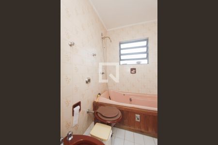 Casa à venda com 200m², 5 quartos e 4 vagas Casa à venda com 200m², 5 quartos e 4 vagasBANHEIRO SOCIAL