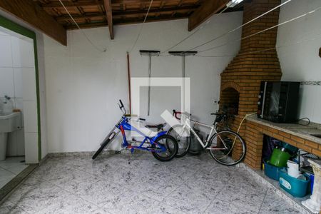 Casa à venda com 180m², 3 quartos e 2 vagasQuintal