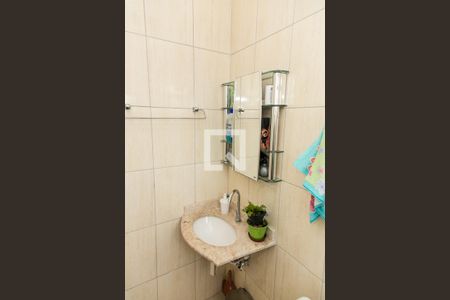 Casa à venda com 180m², 3 quartos e 2 vagasBanheiro da Suíte 2