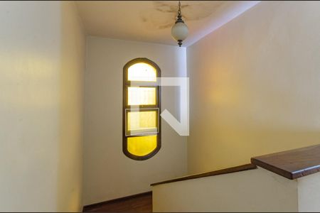 Casa à venda com 248m², 4 quartos e 4 vagasEscada