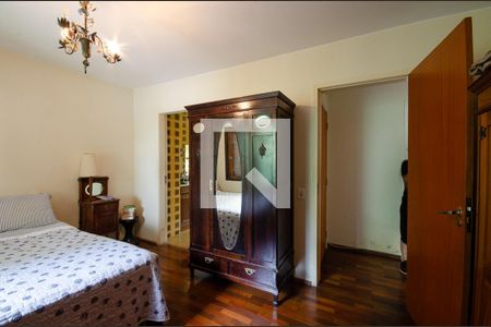 Casa à venda com 248m², 4 quartos e 4 vagasQuarto 4 - Suíte