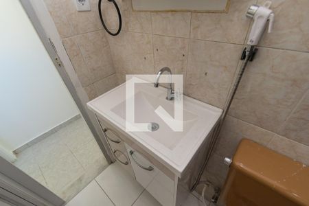 Banheiro de apartamento para alugar com 1 quarto, 30m² em Cordovil, Rio de Janeiro
