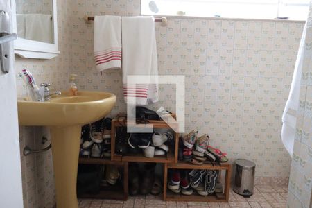 Casa à venda com 134m², 3 quartos e 2 vagasbanheiro corredor