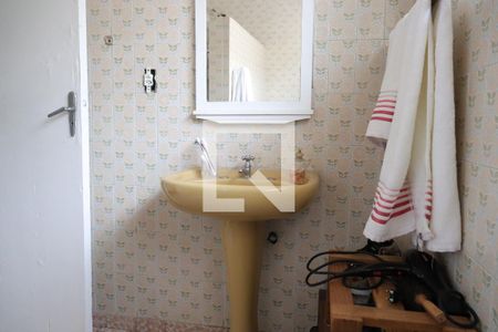 Casa à venda com 134m², 3 quartos e 2 vagasbanheiro corredor