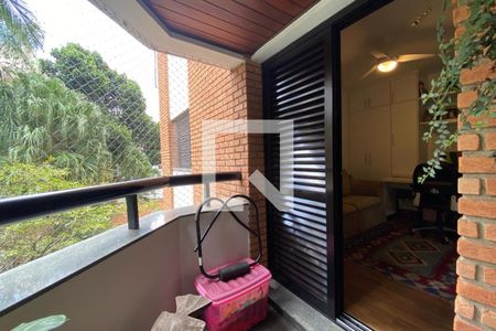 Apartamento à venda com 126m², 3 quartos e 2 vagasQuarto 3 - Sacada