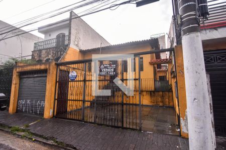 Casa à venda com 200m², 2 quartos e 3 vagas Casa à venda com 200m², 2 quartos e 3 vagasFachada