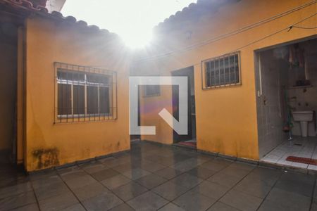 Casa à venda com 200m², 2 quartos e 3 vagas Casa à venda com 200m², 2 quartos e 3 vagasQuintal