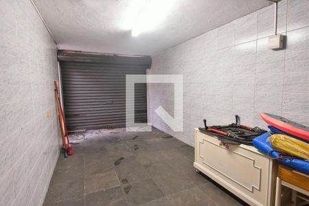 Casa à venda com 200m², 2 quartos e 3 vagas Casa à venda com 200m², 2 quartos e 3 vagasGaragem