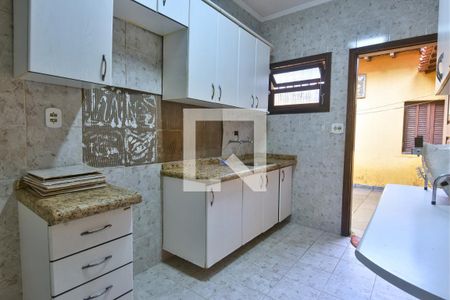 Casa à venda com 200m², 2 quartos e 3 vagas Casa à venda com 200m², 2 quartos e 3 vagasCozinha