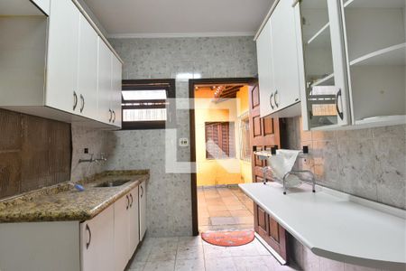Casa à venda com 200m², 2 quartos e 3 vagas Casa à venda com 200m², 2 quartos e 3 vagasCozinha