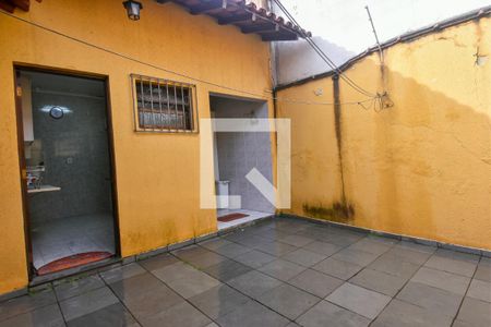 Casa à venda com 200m², 2 quartos e 3 vagas Casa à venda com 200m², 2 quartos e 3 vagasQuintal