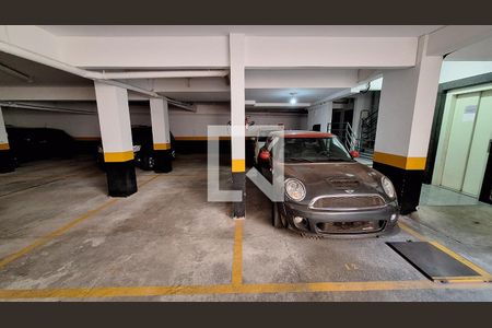 Apartamento à venda com 259m², 4 quartos e 4 vagas Apartamento à venda com 259m², 4 quartos e 4 vagasVagas de garagem