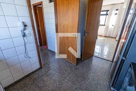 Apartamento à venda com 259m², 4 quartos e 4 vagas Apartamento à venda com 259m², 4 quartos e 4 vagasCozinha