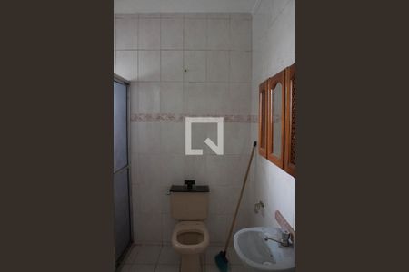 Casa à venda com 674m², 3 quartos e 2 vagasBanheiro 