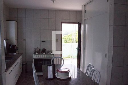 Casa à venda com 674m², 3 quartos e 2 vagasCozinha 