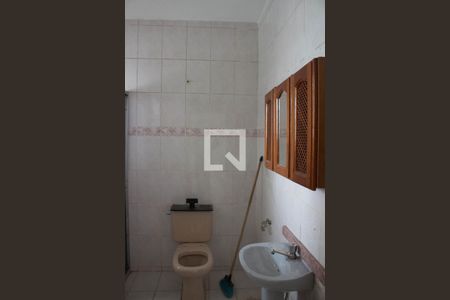 Casa à venda com 674m², 3 quartos e 2 vagasBanheiro 