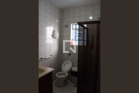 Casa à venda com 674m², 3 quartos e 2 vagasBanheiro 