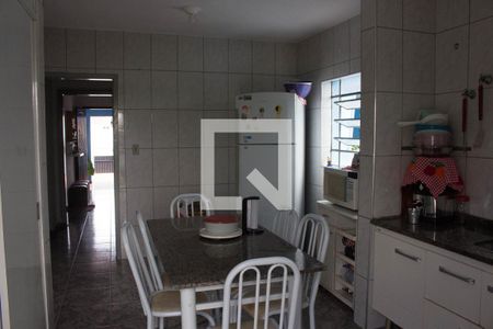 Casa à venda com 674m², 3 quartos e 2 vagasCozinha 