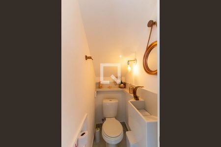 Lavabo de casa de condomínio para alugar com 4 quartos, 147m² em Parque Rincão, Cotia