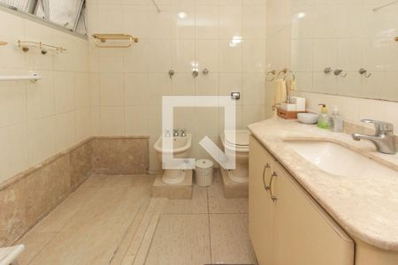 Apartamento à venda com 193m², 4 quartos e 2 vagasBanheiro da Suíte