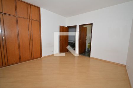 Casa à venda com 291m², 4 quartos e 4 vagas Casa à venda com 291m², 4 quartos e 4 vagasSuíte 1
