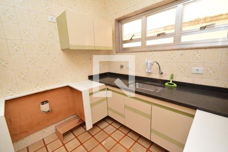 Casa à venda com 291m², 4 quartos e 4 vagas Casa à venda com 291m², 4 quartos e 4 vagasCozinha