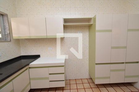 Casa à venda com 291m², 4 quartos e 4 vagas Casa à venda com 291m², 4 quartos e 4 vagasCozinha