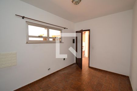 Casa à venda com 291m², 4 quartos e 4 vagas Casa à venda com 291m², 4 quartos e 4 vagasEdícula Quarto 4