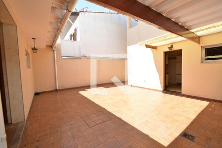 Casa à venda com 291m², 4 quartos e 4 vagas Casa à venda com 291m², 4 quartos e 4 vagasQuintal