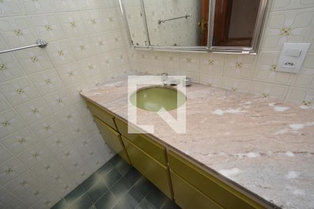 Casa à venda com 291m², 4 quartos e 4 vagas Casa à venda com 291m², 4 quartos e 4 vagasBanheiro da Suíte 1