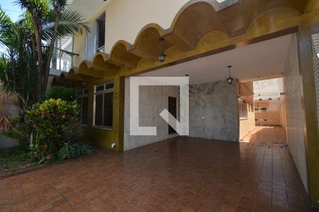 Casa à venda com 291m², 4 quartos e 4 vagas Casa à venda com 291m², 4 quartos e 4 vagasGaragem