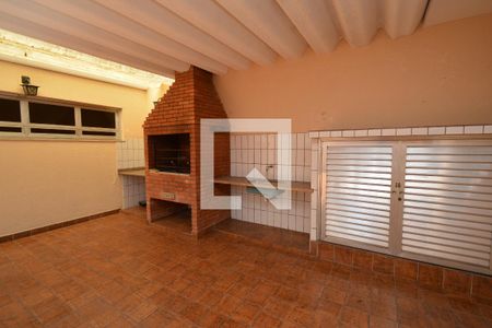 Casa à venda com 291m², 4 quartos e 4 vagas Casa à venda com 291m², 4 quartos e 4 vagasQuintal