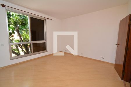 Casa à venda com 291m², 4 quartos e 4 vagas Casa à venda com 291m², 4 quartos e 4 vagasSuíte 3